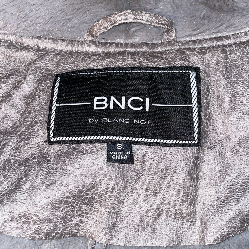 BNCI By Blanc Noir.  Gray Teddy Jacket with Waterfall Front.  Size Small. - Picture 3 of 6